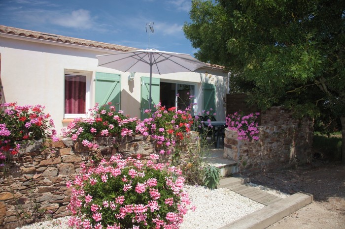 Gite extérieur la terrasse fleuri