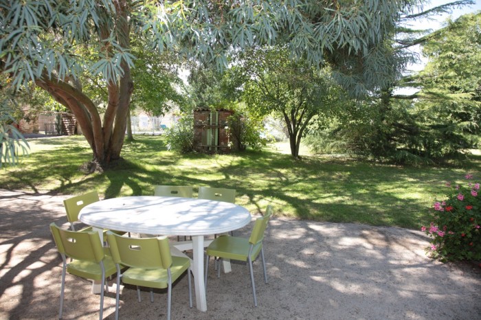 Belle terrasse du gîte donnant dans la nature