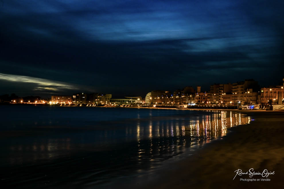 Grande plage de nuit